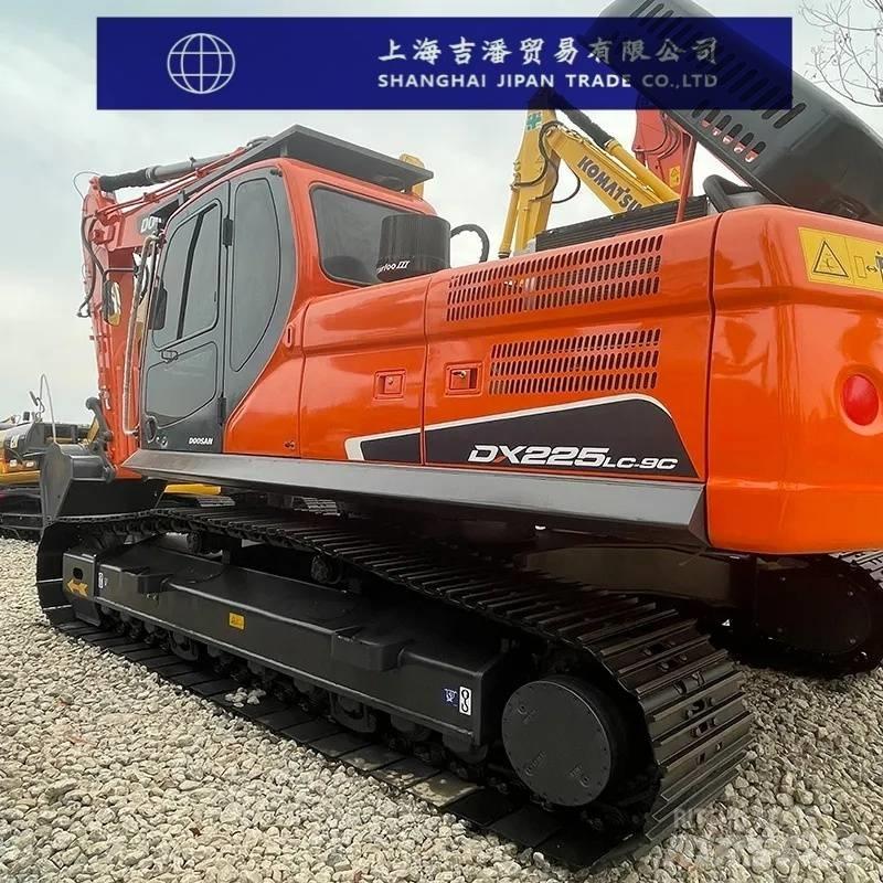 Doosan DX 225 Telakaivukoneet