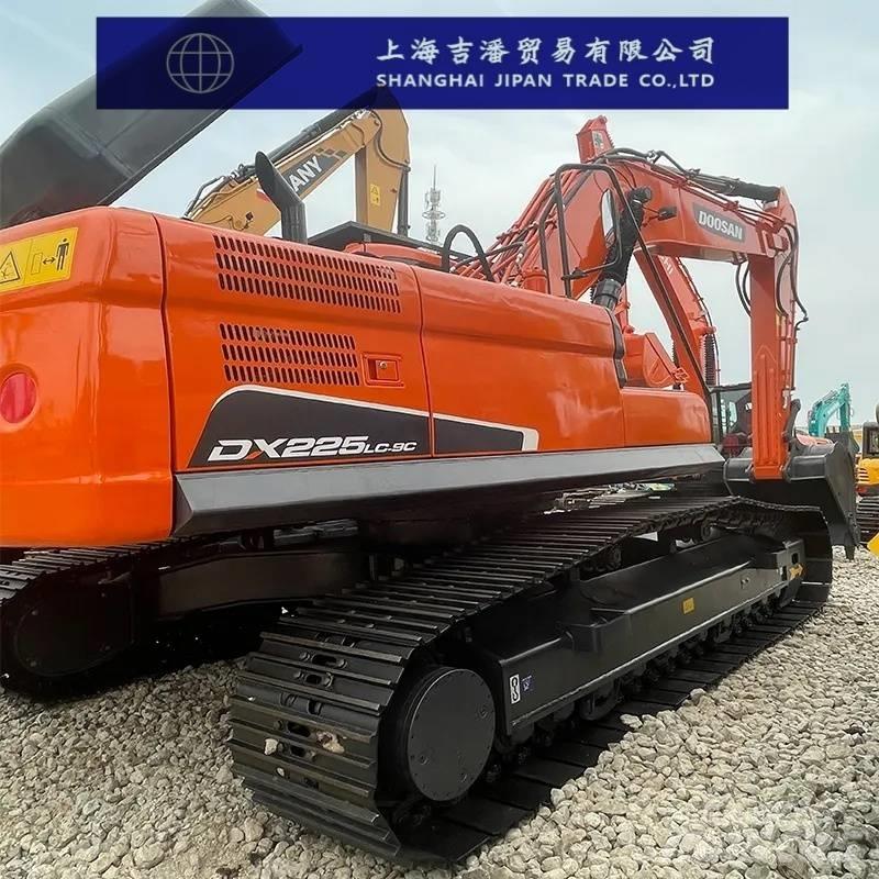 Doosan DX 225 Telakaivukoneet