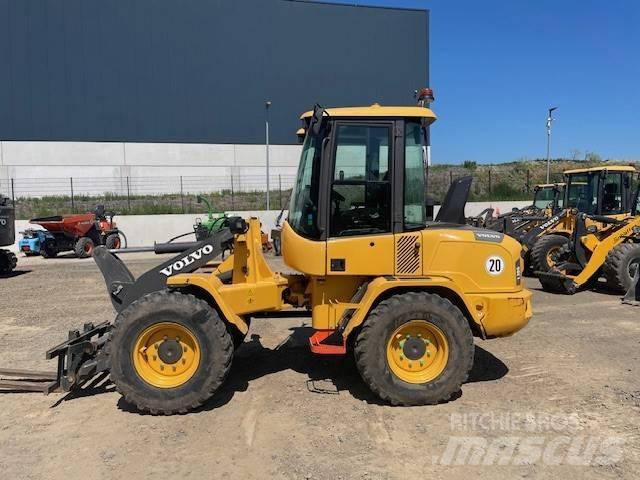 Volvo L 30 G Pyöräkuormaajat