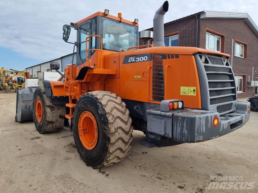 Doosan DL 300 Pyöräkuormaajat