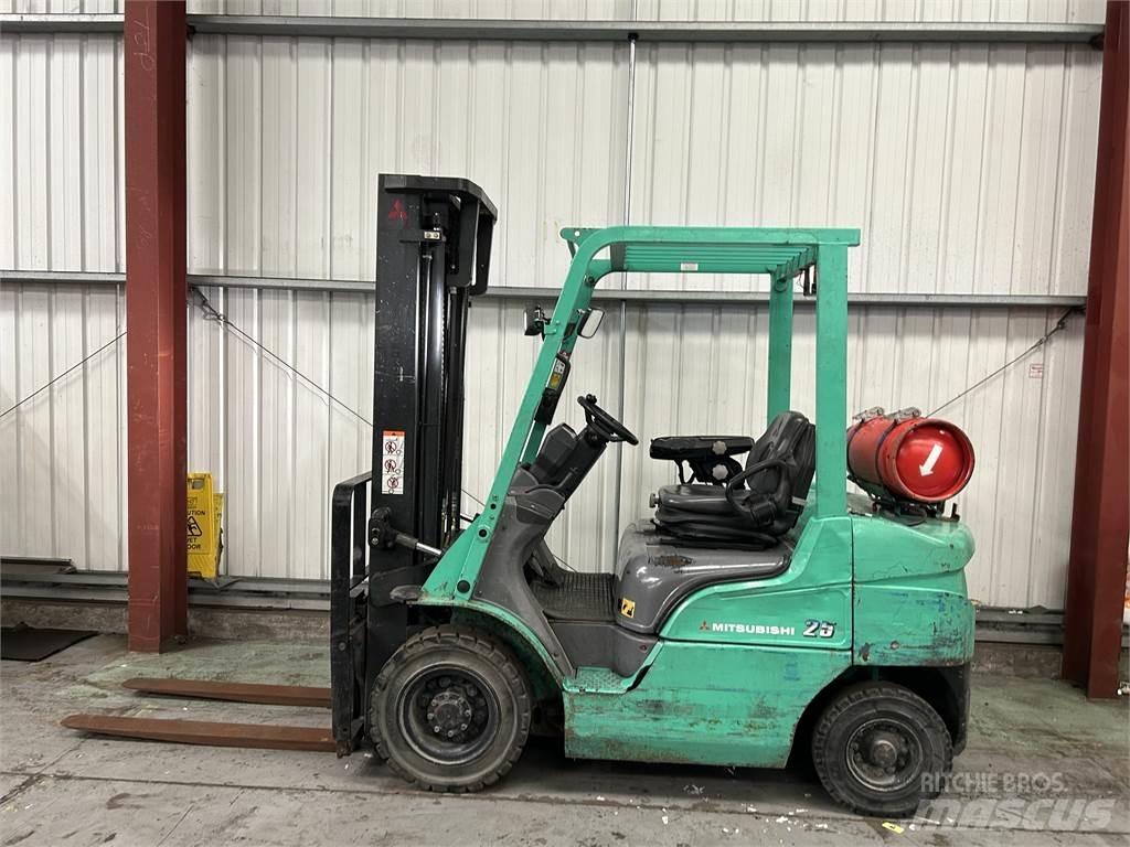 Mitsubishi FG25NT Nestekaasutrukit