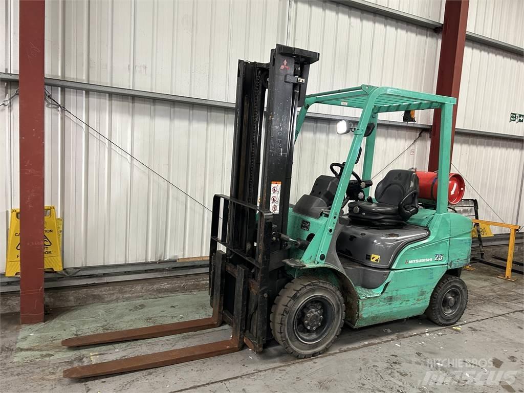 Mitsubishi FG25NT Nestekaasutrukit
