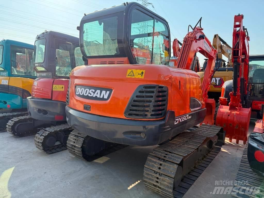 Doosan DX 60 Minikaivukoneet < 7t
