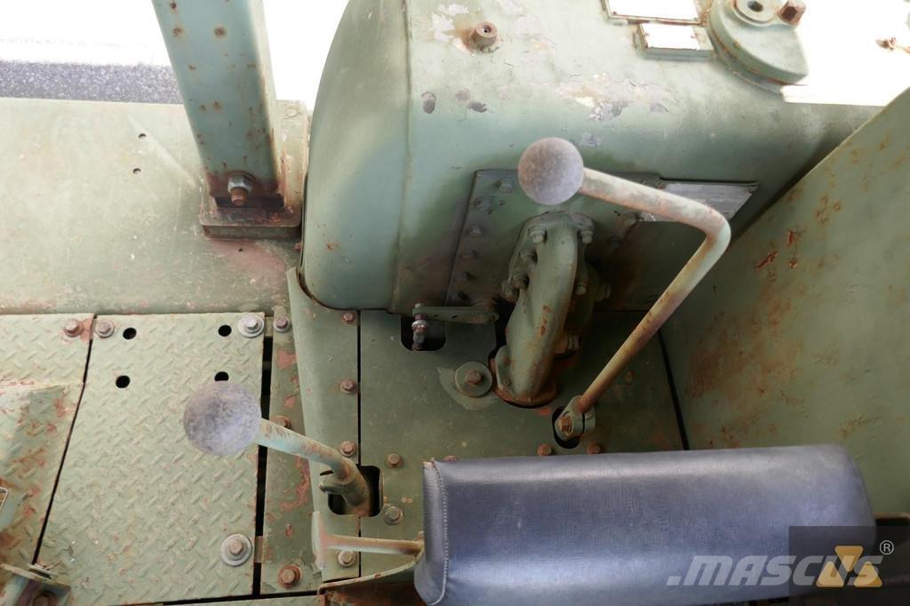 CAT D7F Ex-army Telaketjupuskutraktorit