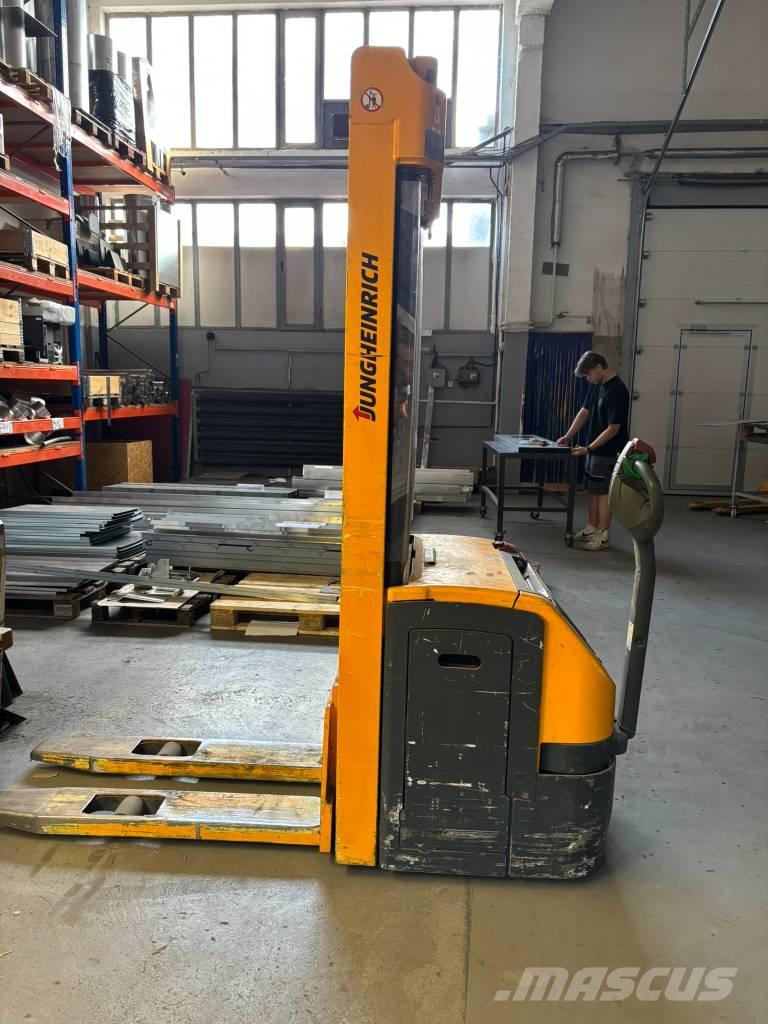 Jungheinrich EJC216 Käyden ajettavat pinoamistrukit