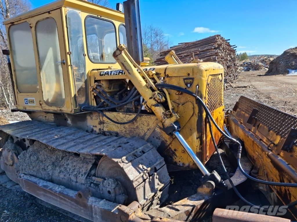 CAT D 4 D Telaketjupuskutraktorit