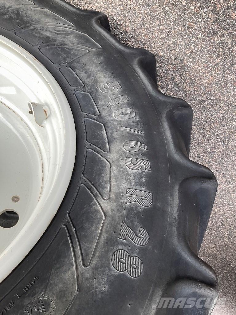 Valtra N174 Versu Traktorit