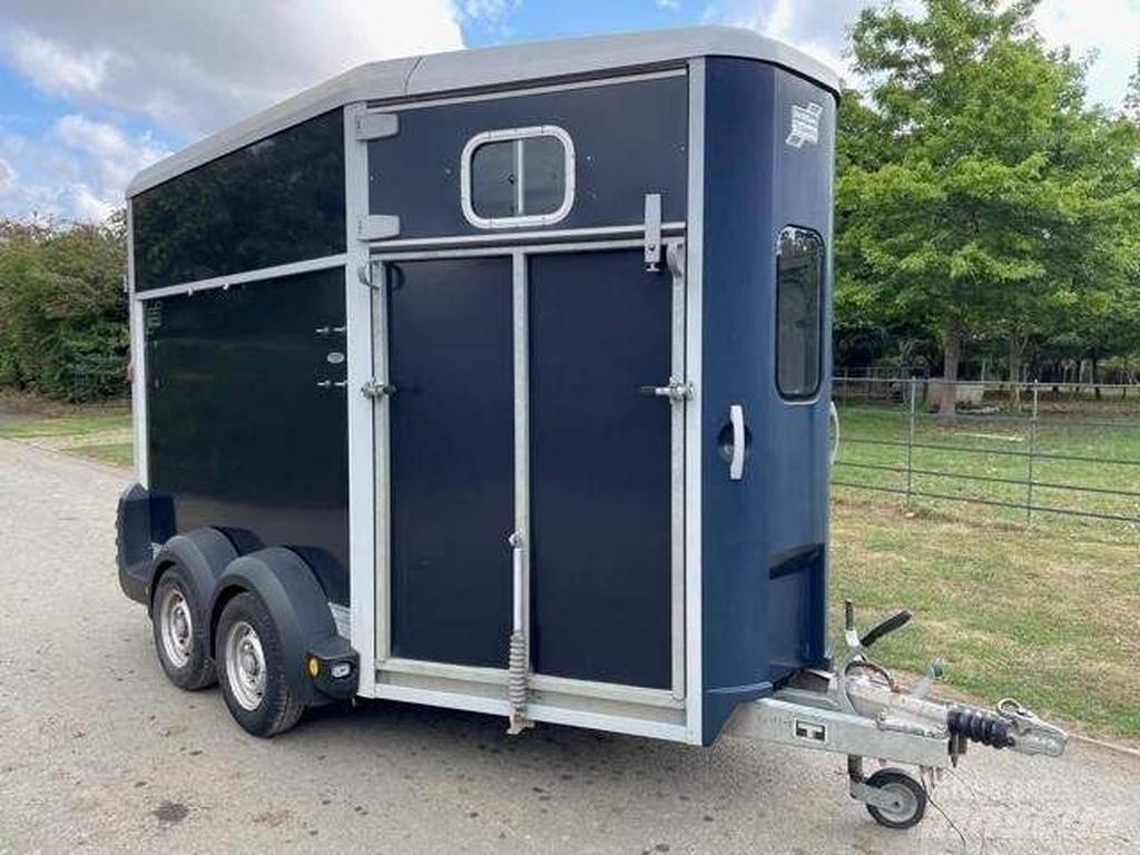 Ifor Williams HB 511 Eläinkuljetusperävaunut