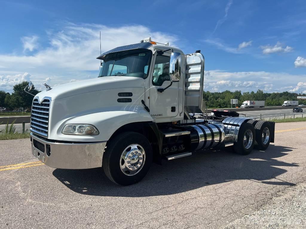 Mack CXU 613 Vetopöytäautot