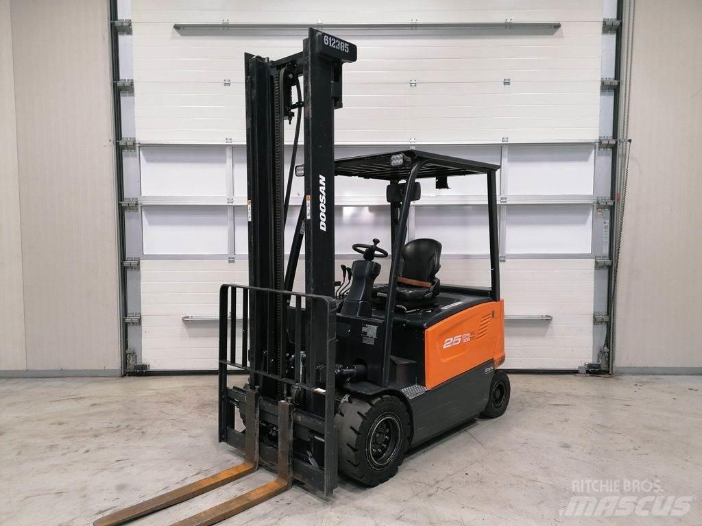 Doosan B25X-7 Sähkötrukit