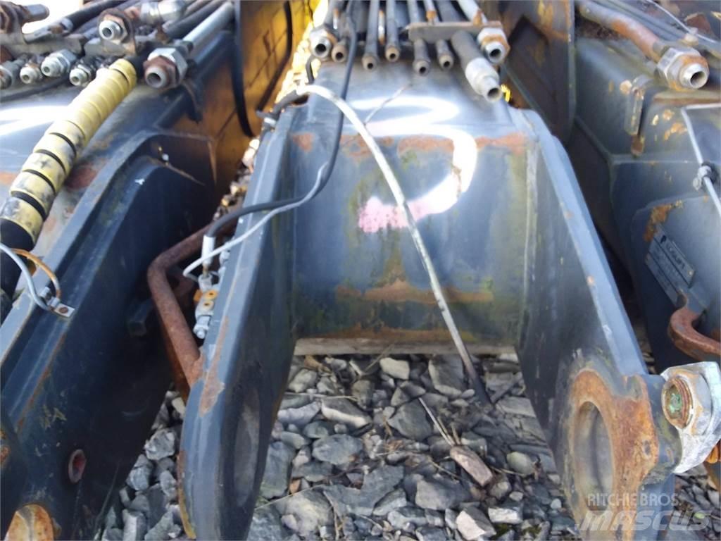 John Deere 210 Harvesterinosturit