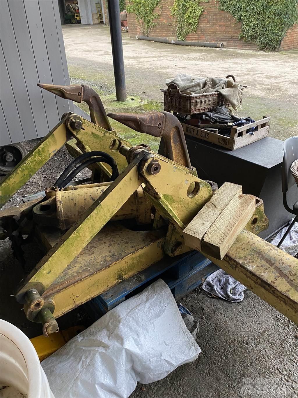 CAT D 6 D LGP Telaketjupuskutraktorit