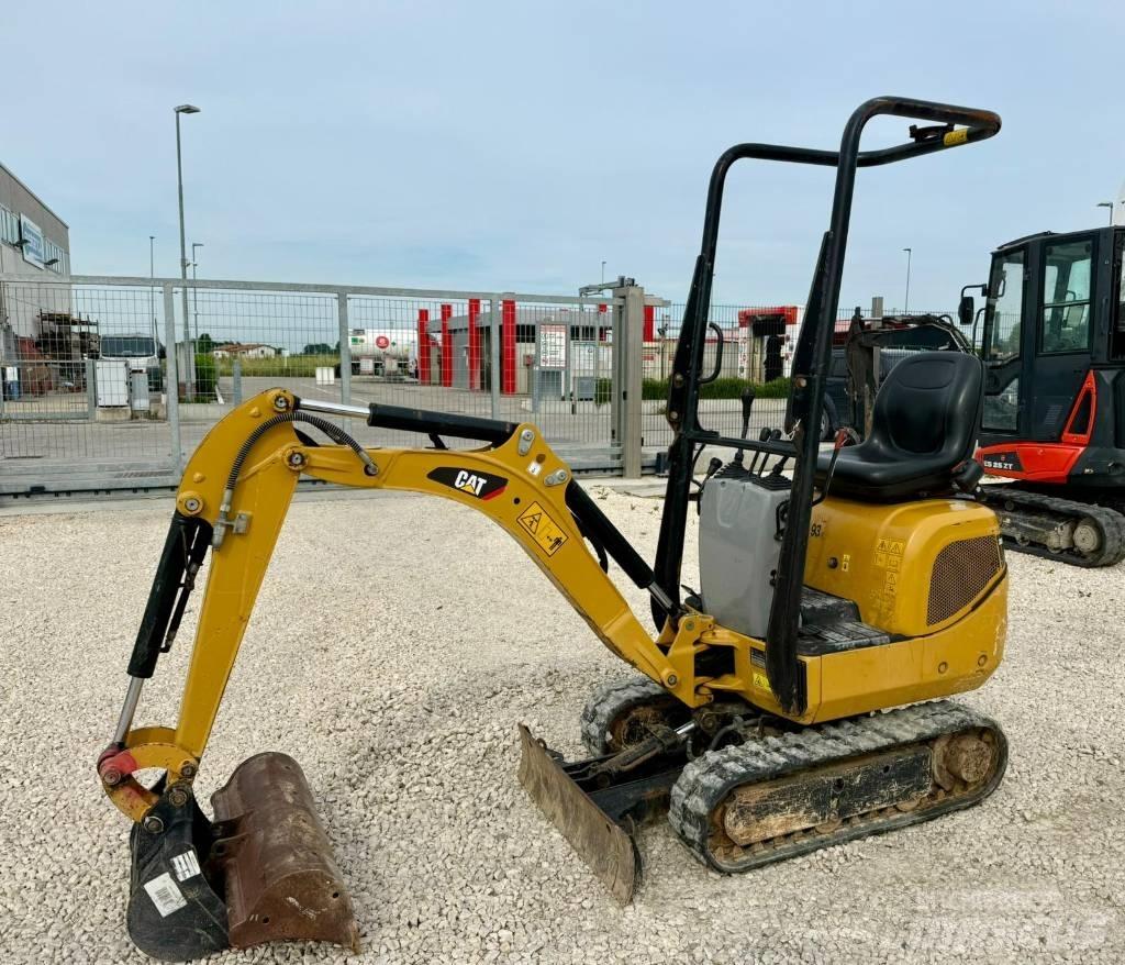 CAT 300.9 D Minikaivukoneet < 7t