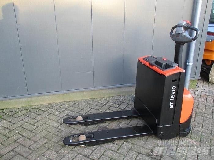 Toyota LWE 140 Lavansiirtotrukit