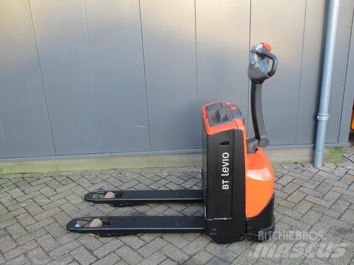 Toyota LWE 140 Lavansiirtotrukit