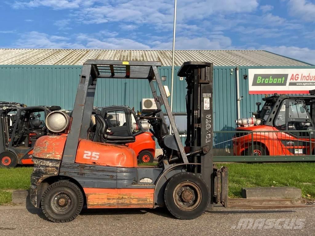 Toyota 42-6FGF25 Nestekaasutrukit