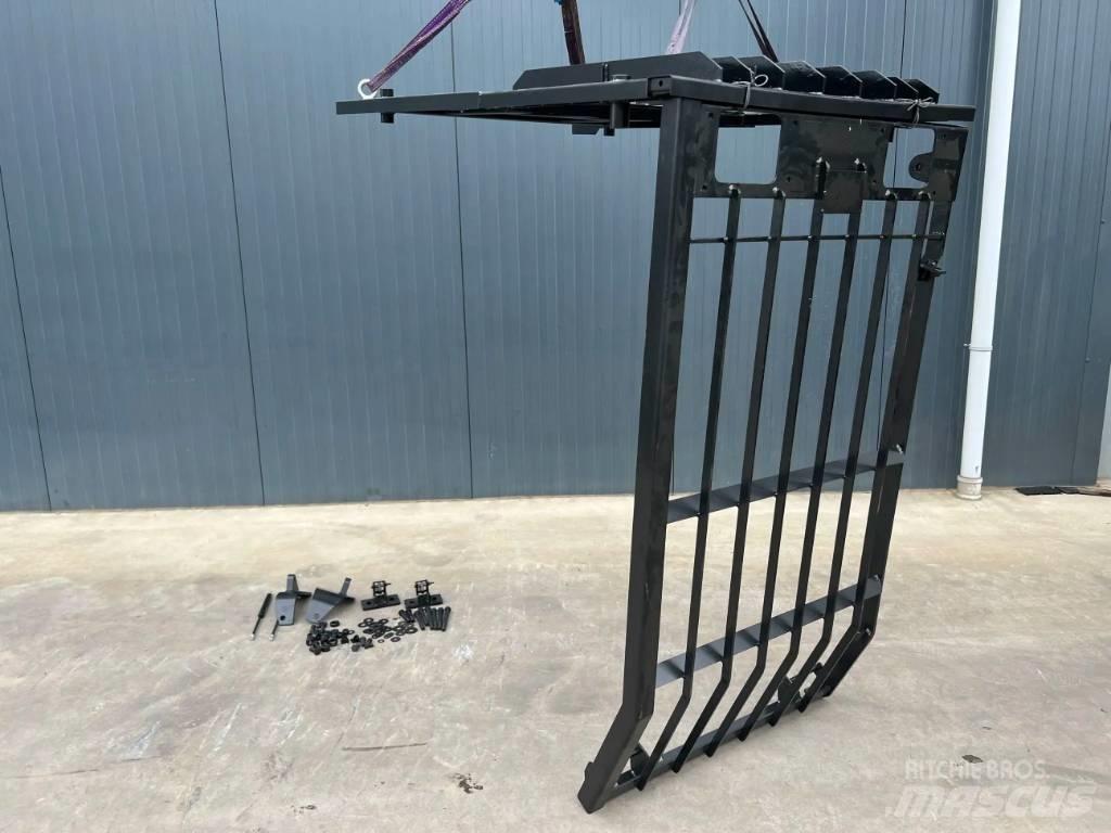 CAT 330C Guard Ohjaamo ja sisusta