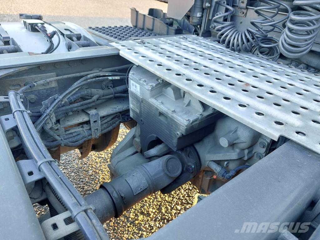 Volvo FH Vetopöytäautot