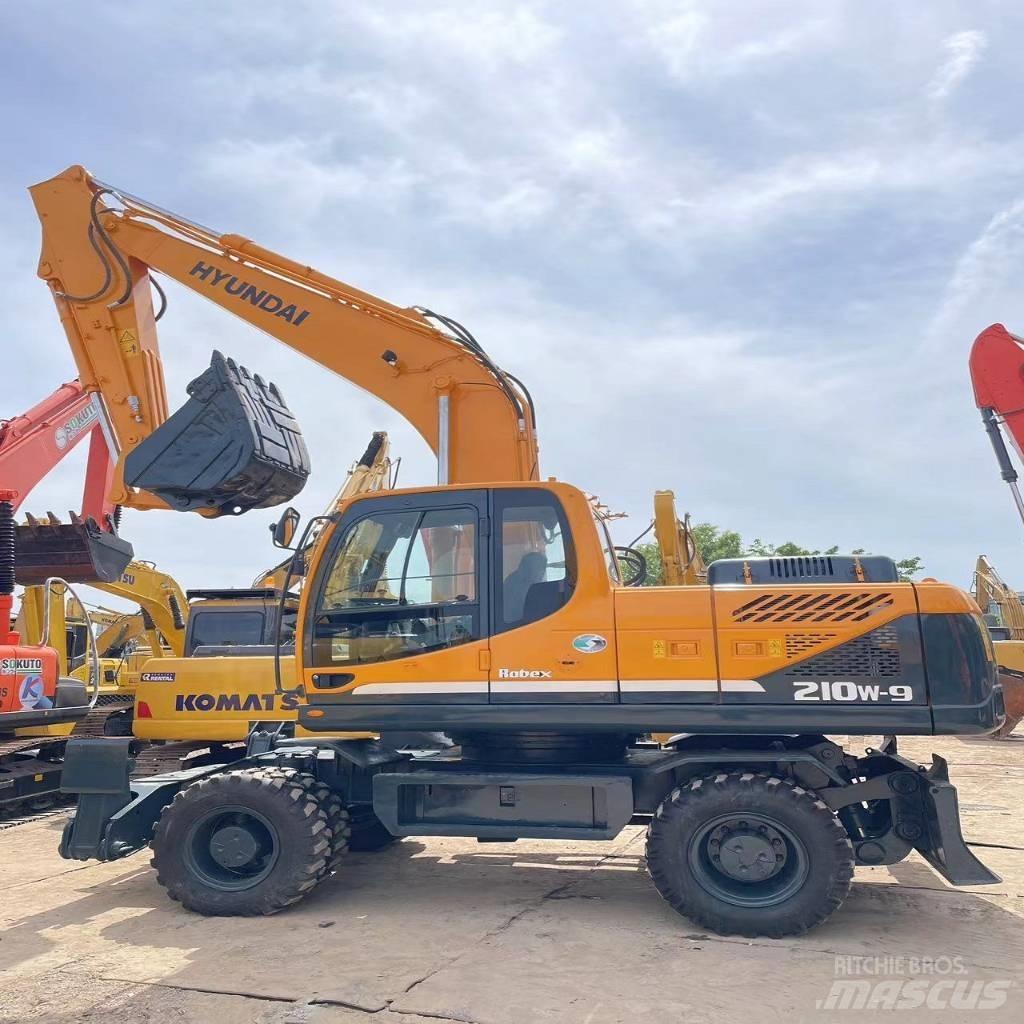 Hyundai R210W-9 Pyöräkaivukoneet