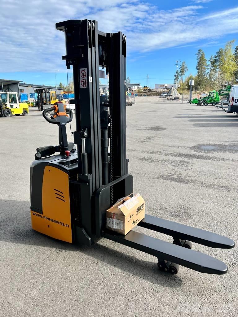 Hyundai 15ESR Ajettavat pinoamisvaunut