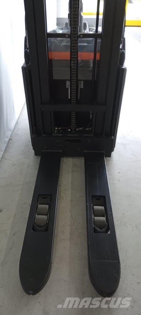 Toyota SPE160L Ajettavat pinoamisvaunut