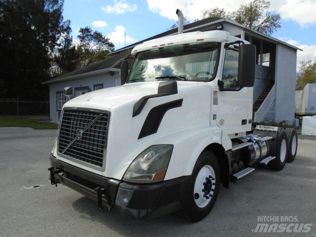 Volvo VNL 64 300 Vetopöytäautot