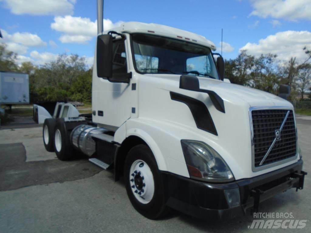 Volvo VNL 64 300 Vetopöytäautot