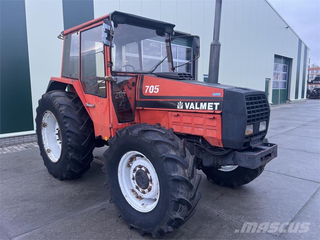 Valtra Valmet 705 Traktorit