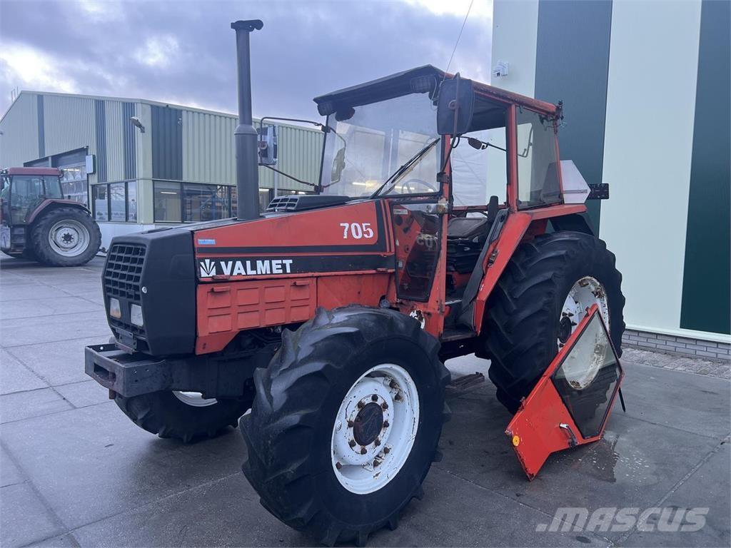 Valtra Valmet 705 Traktorit