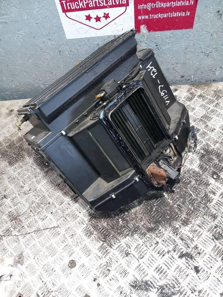 Volvo FH 12    21318095 Ohjaamot ja sisustat