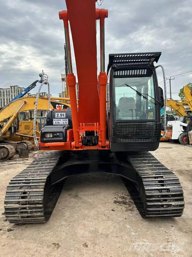 Hitachi ZX 200 Telakaivukoneet