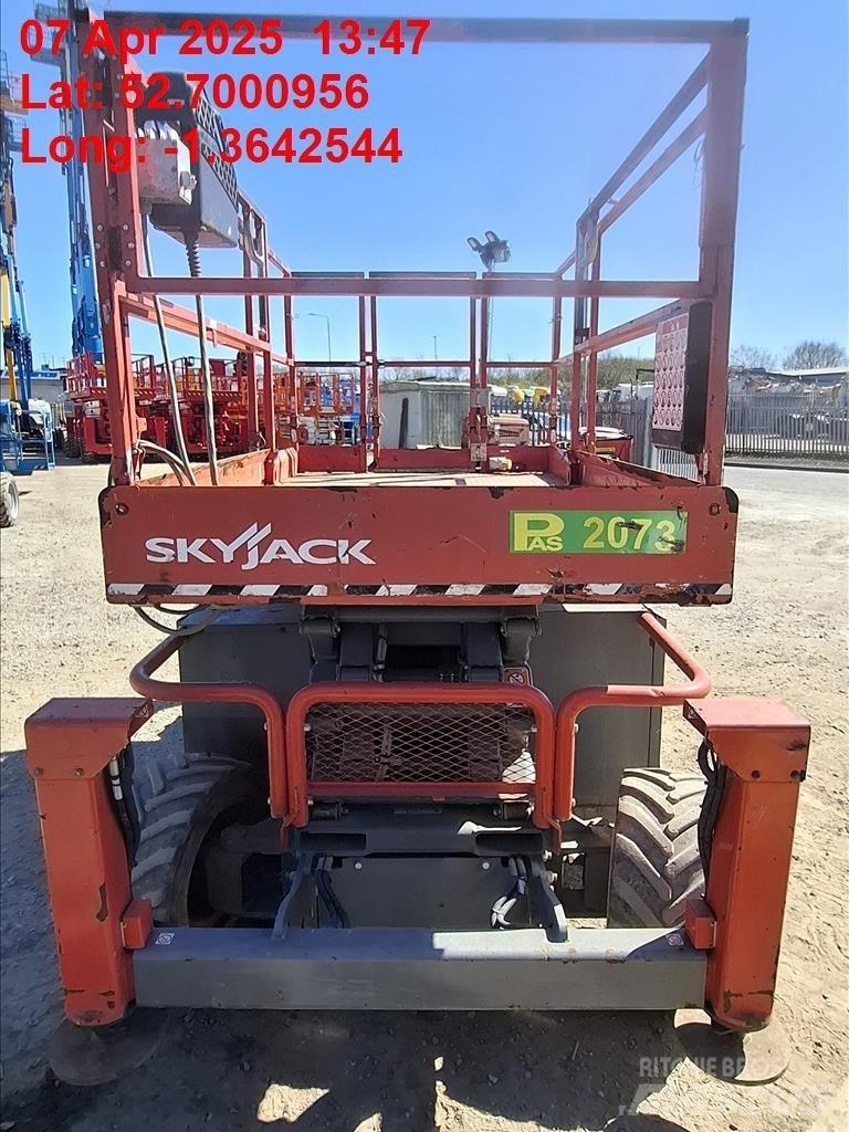 SkyJack SJ 6832 RT Saksilavat