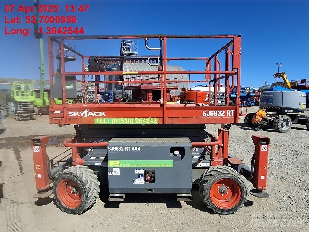 SkyJack SJ 6832 RT Saksilavat