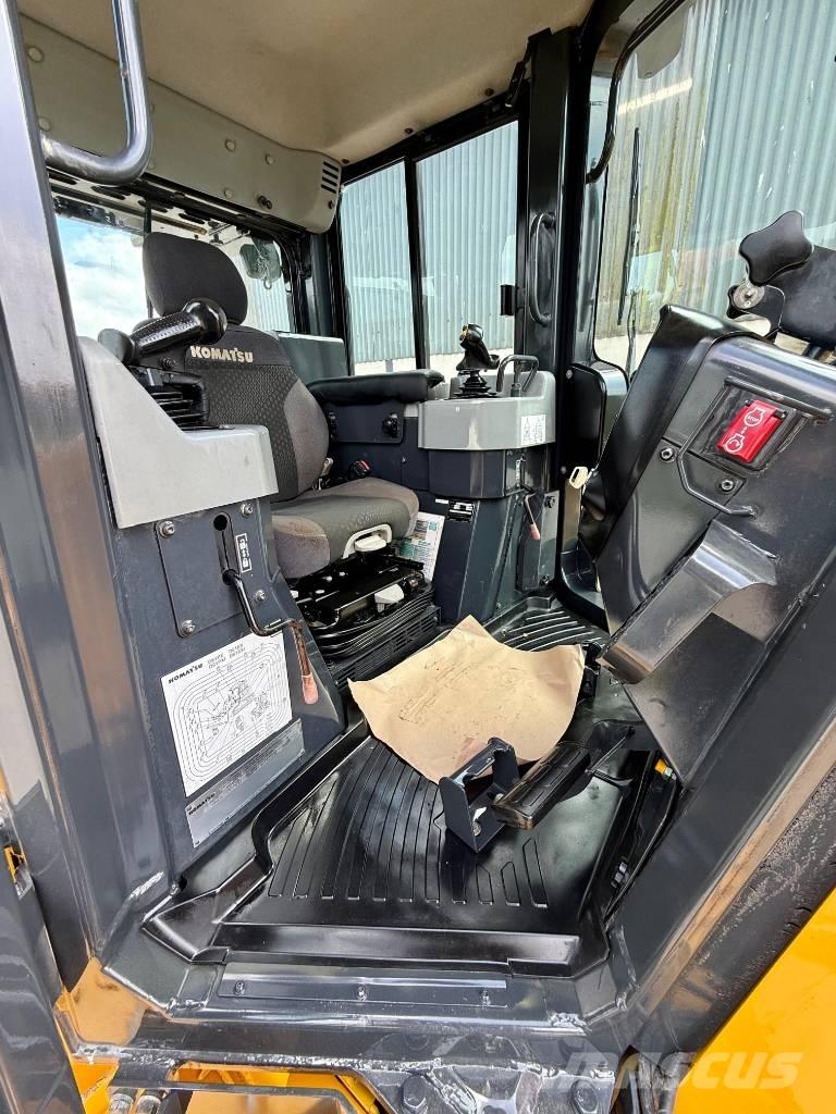 Komatsu D 61 PXi-24 Telaketjupuskutraktorit