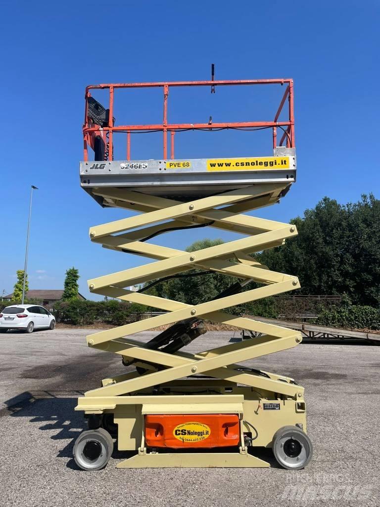 JLG 3246 ES Saksilavat