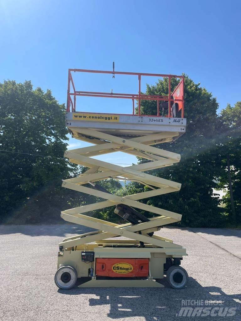JLG 3246 ES Saksilavat