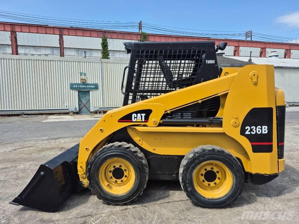 CAT 236 B Liukuohjatut kuormaajat