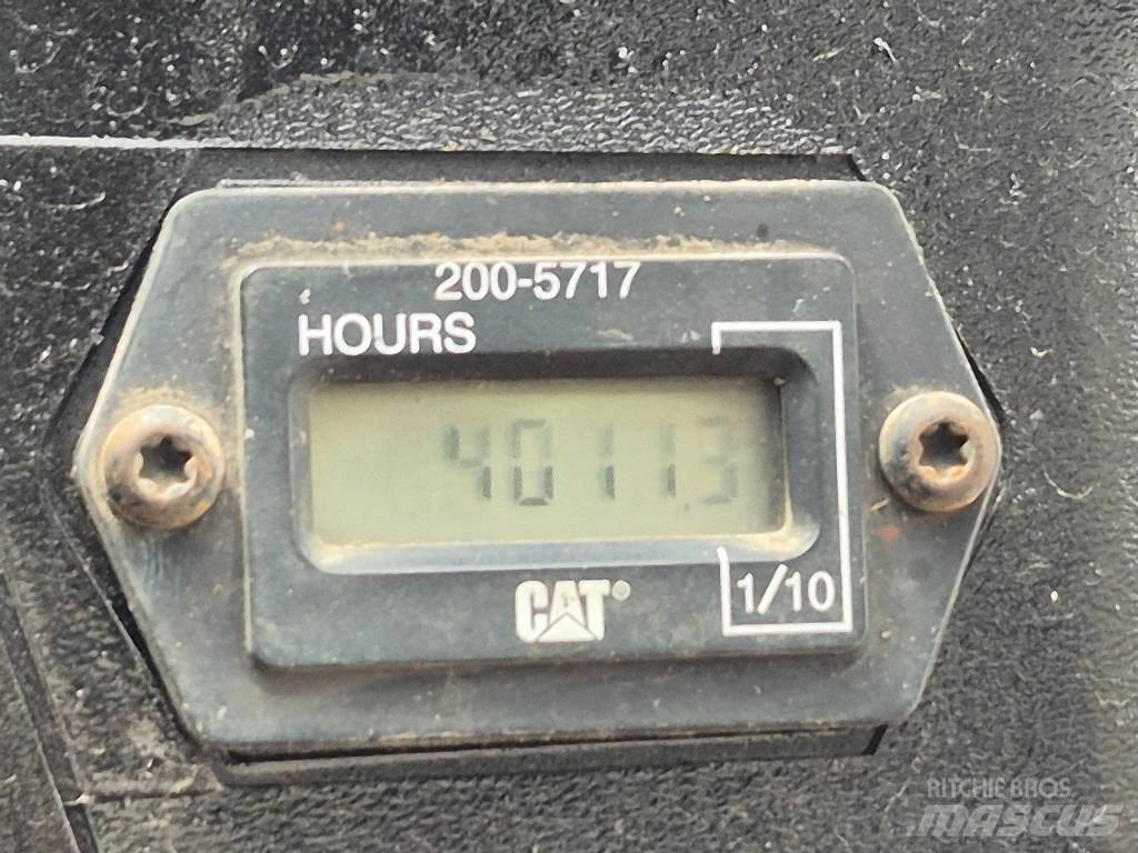 CAT 236 B Liukuohjatut kuormaajat