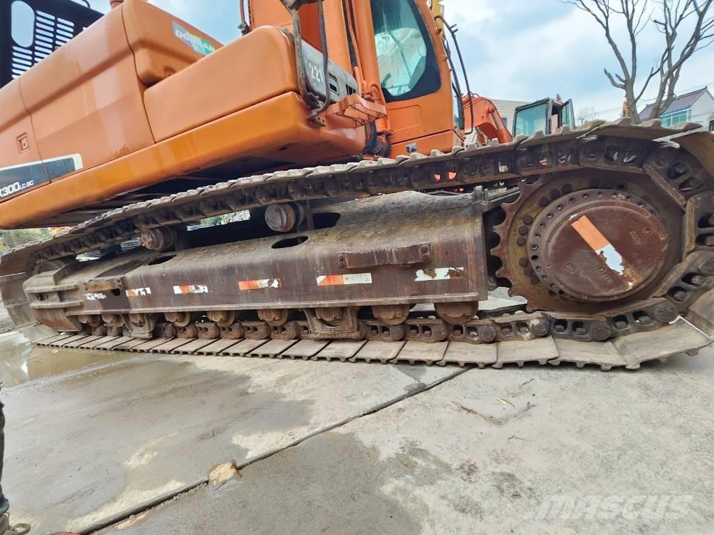 Doosan DX 300 LC Telakaivukoneet