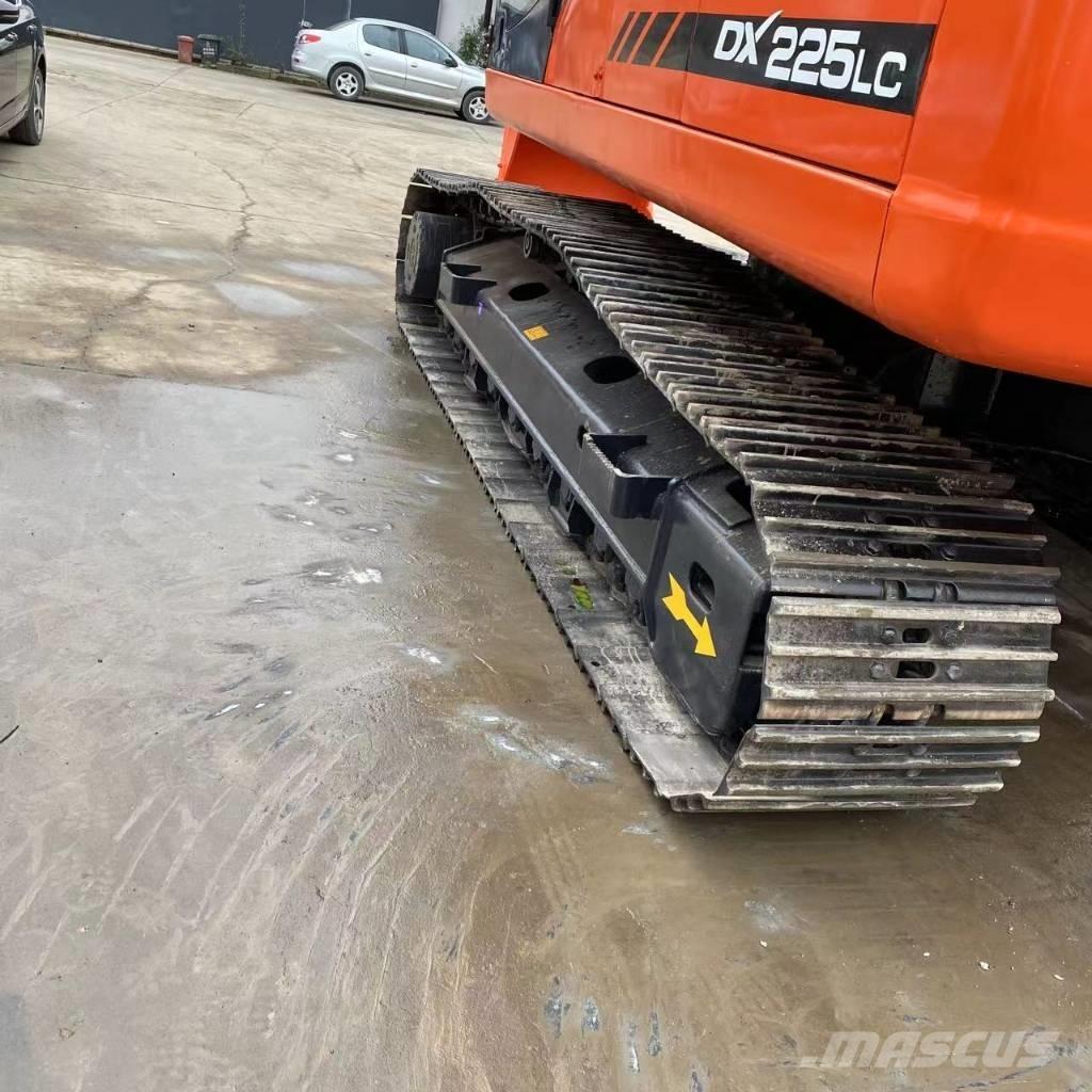 Doosan DX 225 LC Telakaivukoneet