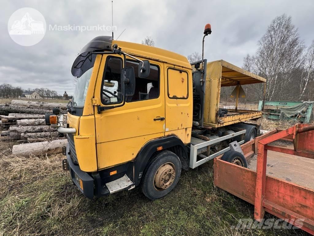 Mercedes-Benz 1117 L Koukkulava kuorma-autot