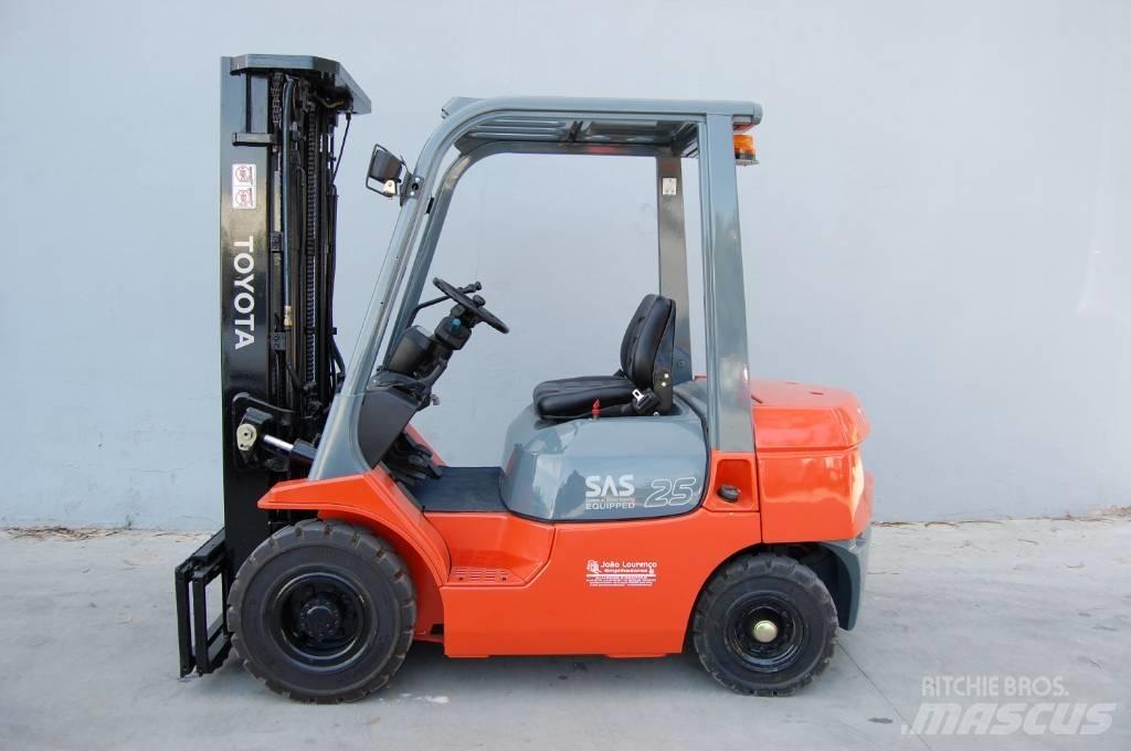 Toyota 7 FD 25 Dieseltrukit
