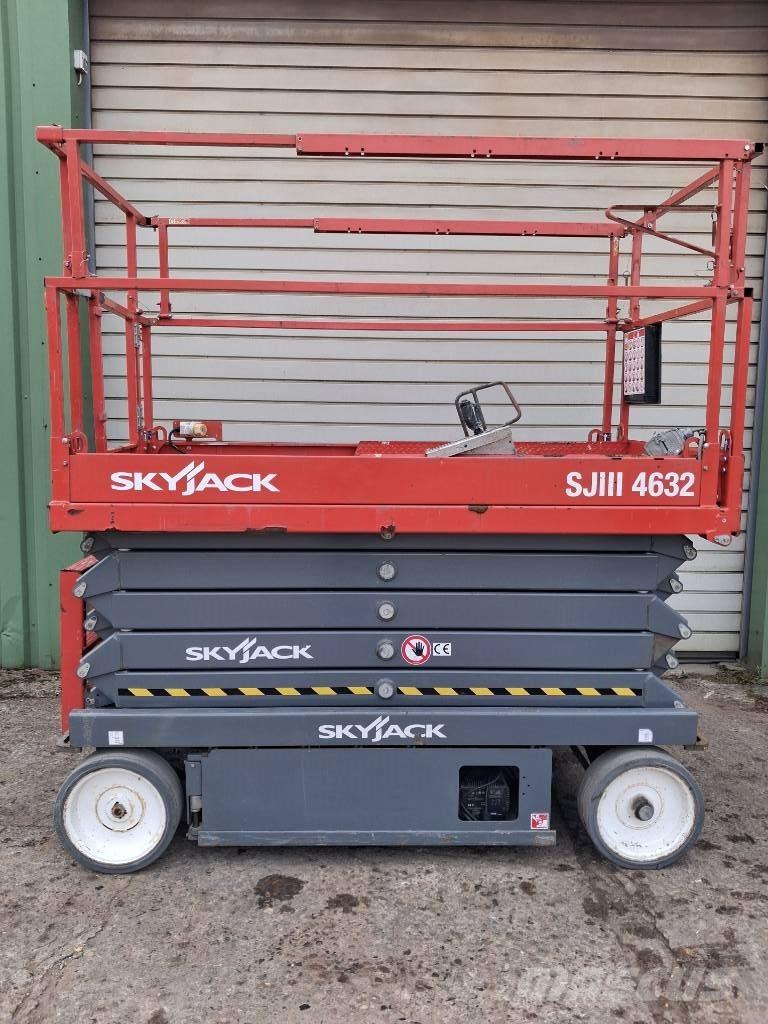 SkyJack SJ III 4632 Saksilavat