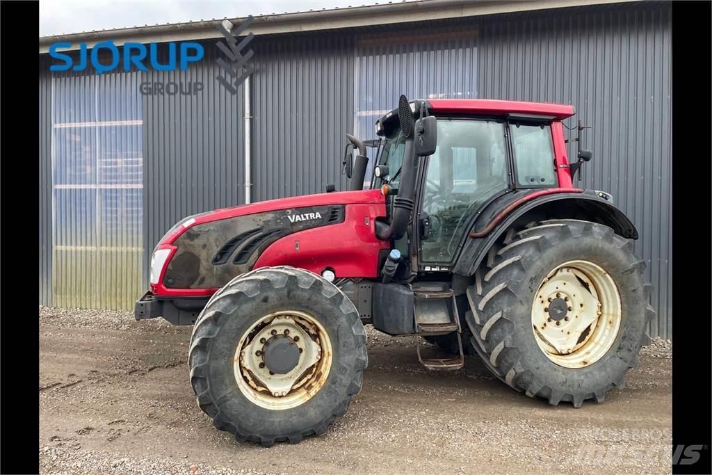 Valtra T153 Traktorit