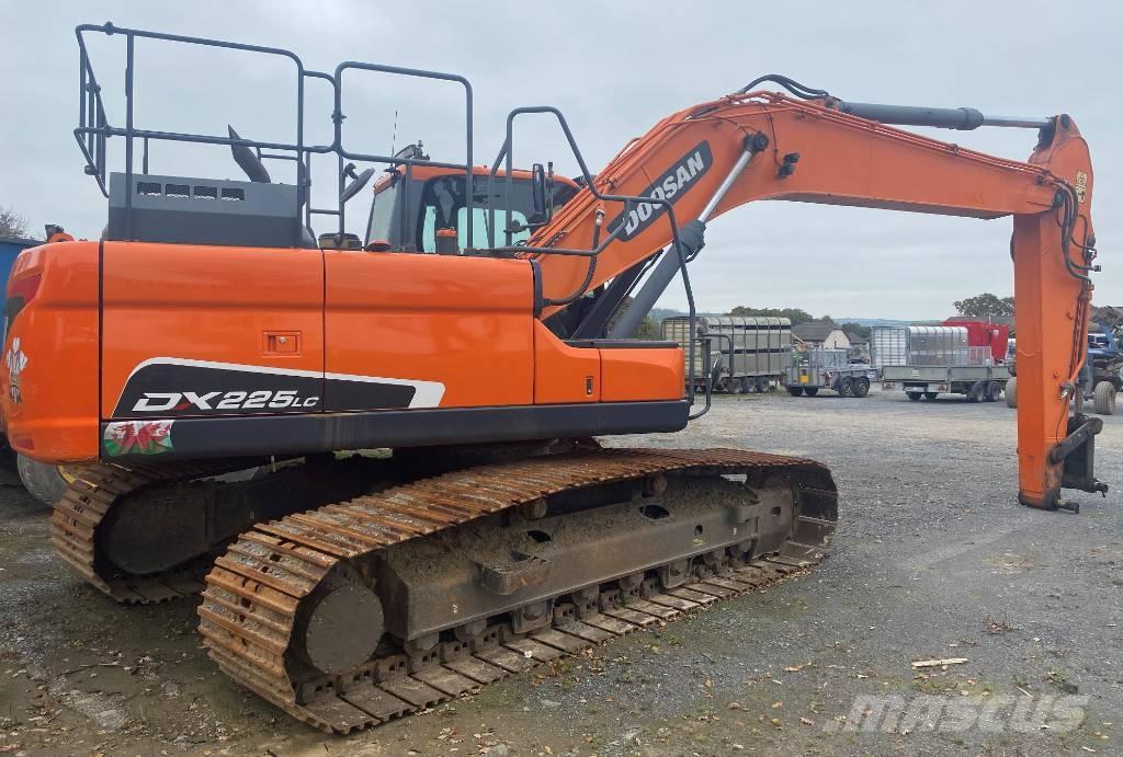 Doosan DX 225 LC Telakaivukoneet