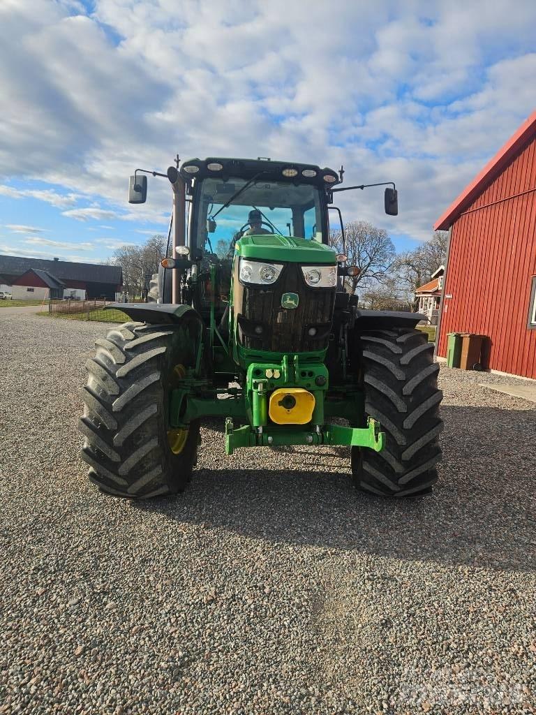 John Deere 6210 R Traktorit