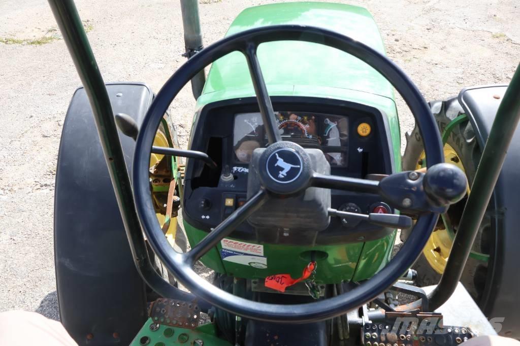 John Deere 5400 Traktorit