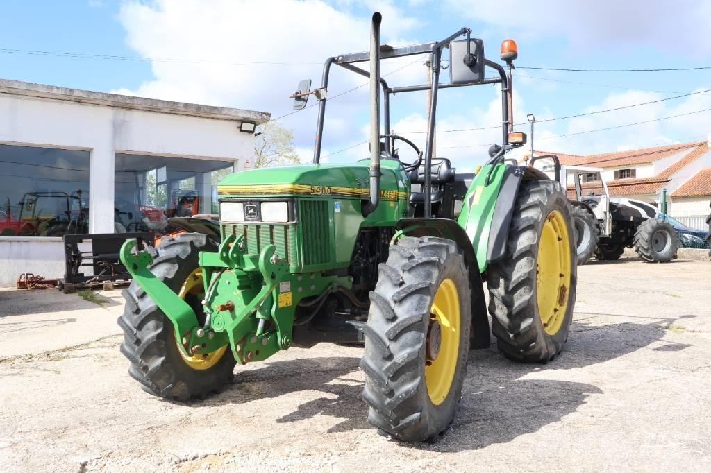 John Deere 5400 Traktorit