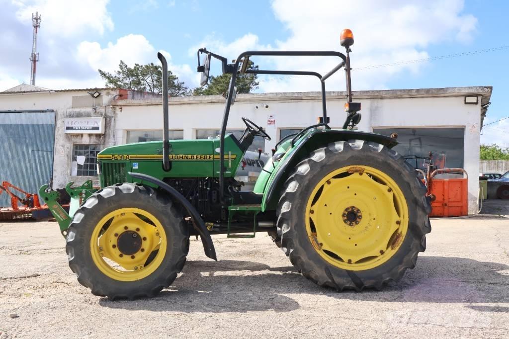 John Deere 5400 Traktorit