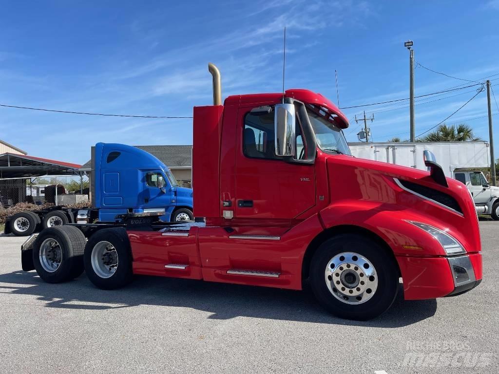 Volvo VNL64T300 Vetopöytäautot